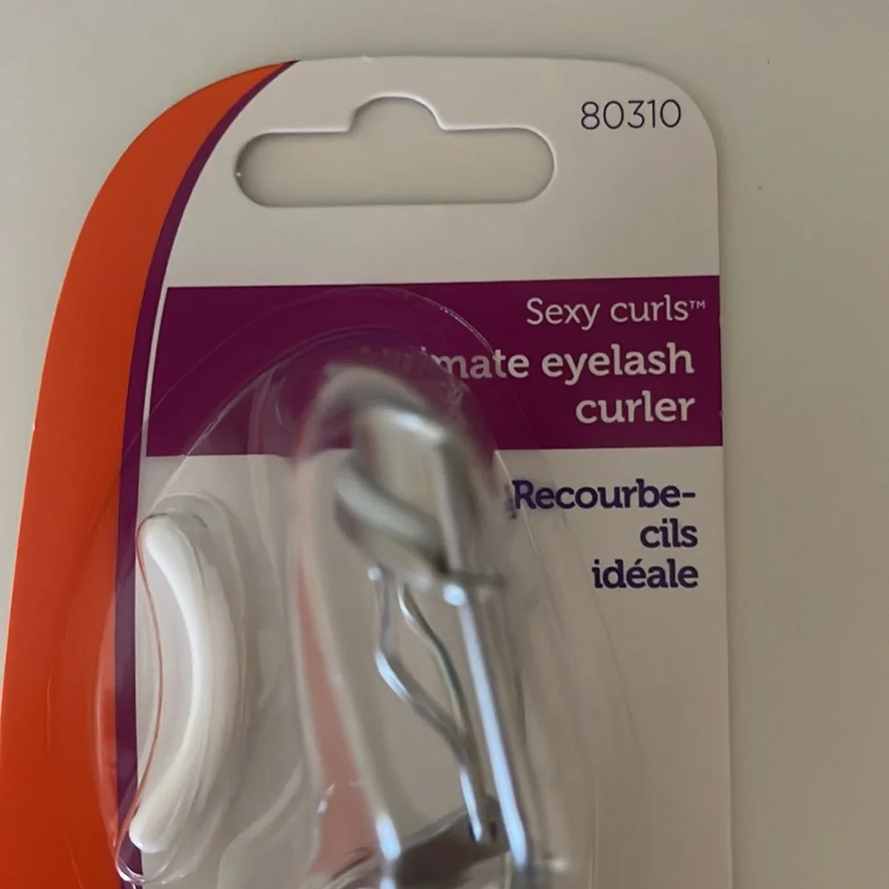 **New in Pkg!**Sally Hansen Ultimate Eyelash Curler